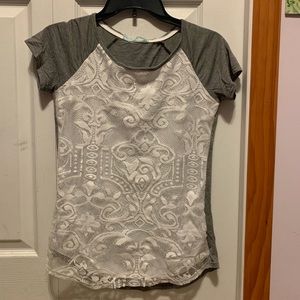 Maurice’s XS green and white lace t-shirt